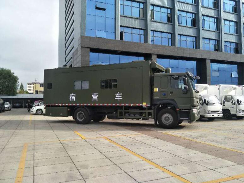 宿營車